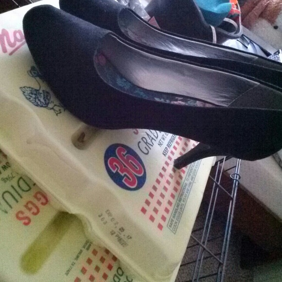 Heels - Picture 2 of 3